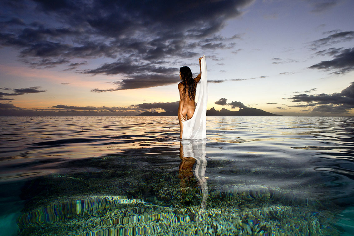 Déesse entre ciel et mer de Christian Coulombe Photographie artistique en édition numérotée et en vente exclusive chez Myovahe. Photographie de Christian Coulombe.