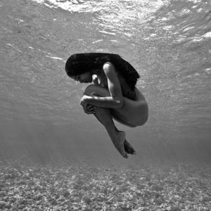 Photographie sous-marine de Christian Coulombe en noir et blanc. Edition numérotée avec remise d'un certificat d'authenticité.