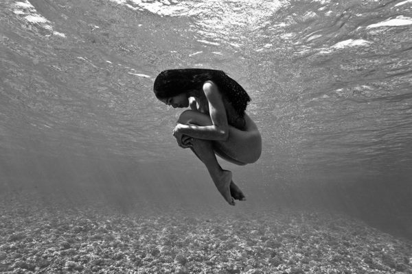 Photographie sous-marine de Christian Coulombe en noir et blanc. Edition numérotée avec remise d'un certificat d'authenticité.