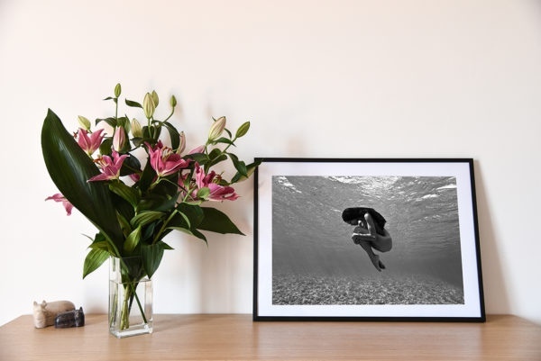 Ocean Fetus est une photographie artistique sous-marine de Christian Coulombe, en édition limitée et en exclusivité vente chez Myovahe.
