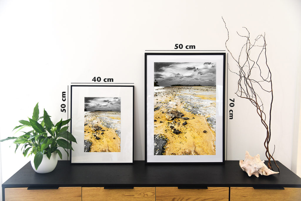 Présentation du petit format 40 x 50 cm ainsi que du format affiche 50 x 70 cm.
